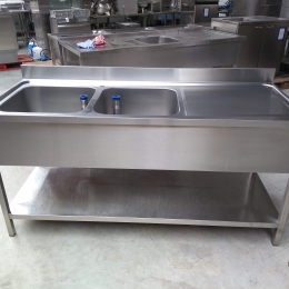 sink with 2 bassins left